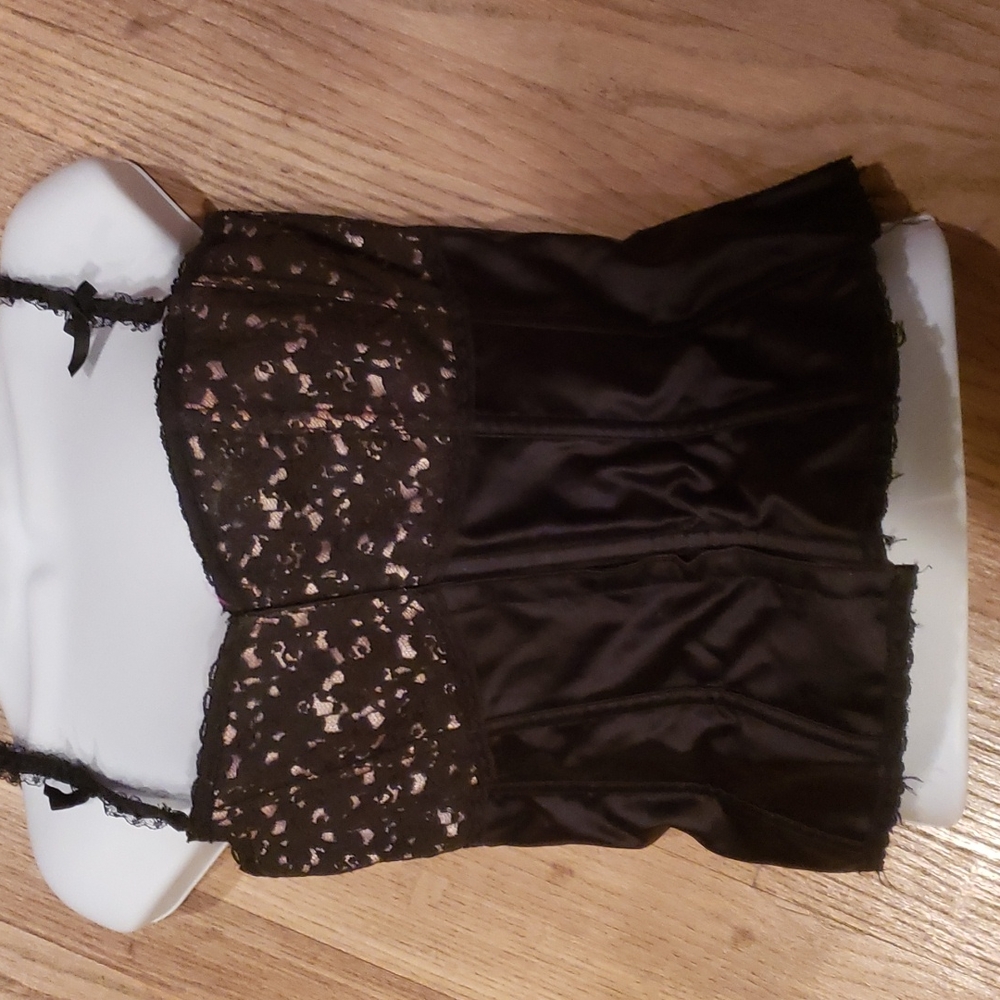 Pink and black lace top sayin bustier 38
